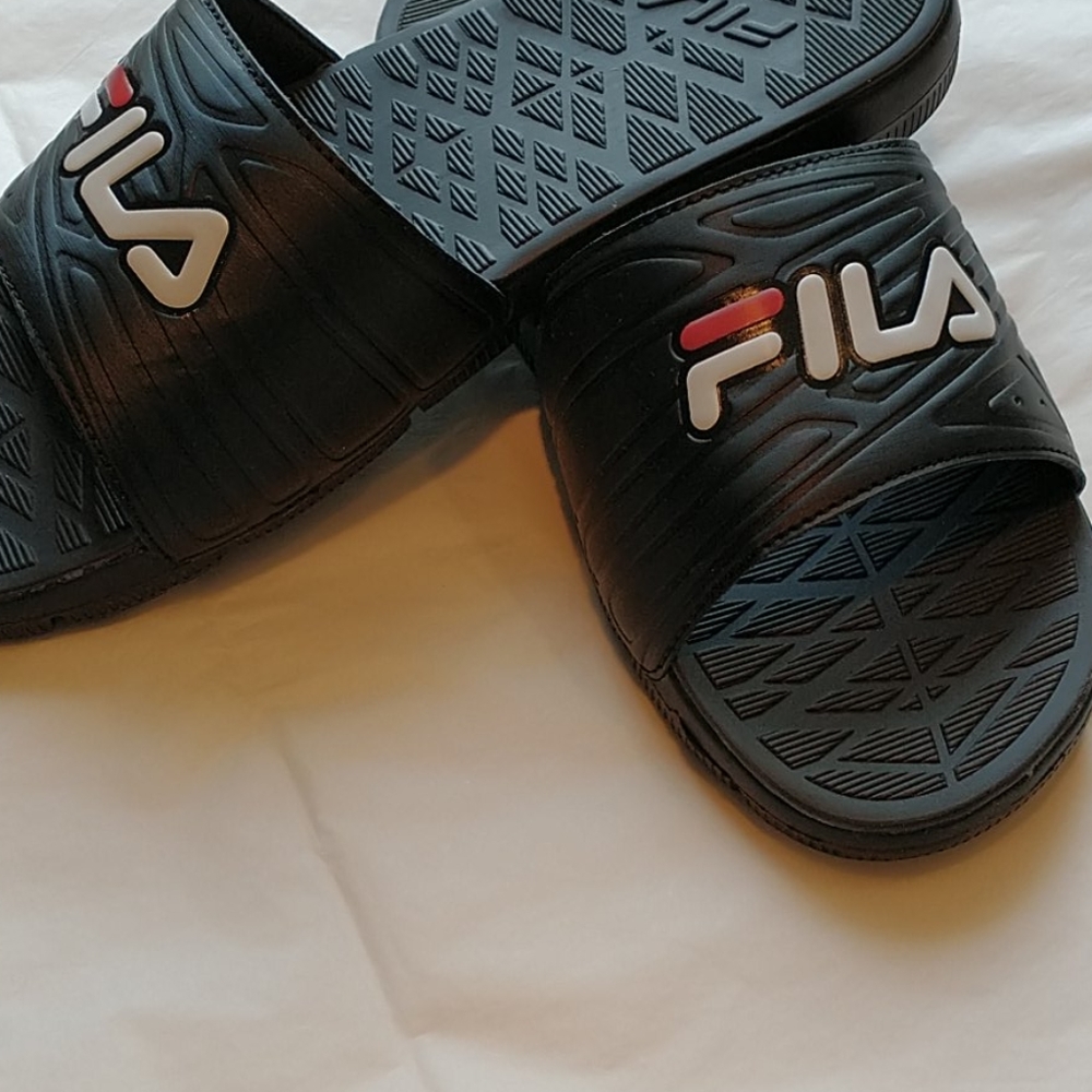 NWOT Fila slides - Picture 2 of 2
